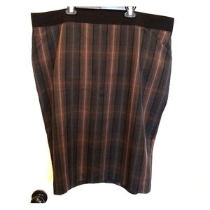 NWOT Stretchy plaid Pencil skirt